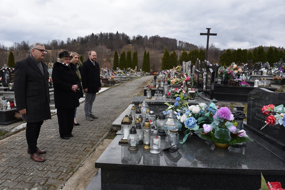 Uroczystość odsłonięcia tablicy upamiętniającej Rudolfa i Wojciecha Basików w Korbielowie. Fot. Monika Kobylańska, Krzysztof Liszka/IPN