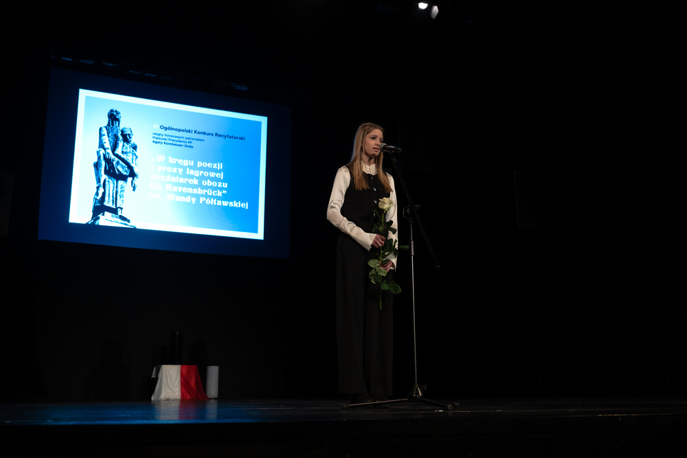 Gala finałowa XI edycji ogólnopolskiego konkursu recytatorskiego „W kręgu poezji i prozy lagrowej więźniarek KL Ravensbrück“ im. Wandy Półtawskiej – Ruda Śląska, 9 kwietnia 2025. Fot.: IPN Krzysztof Łojko