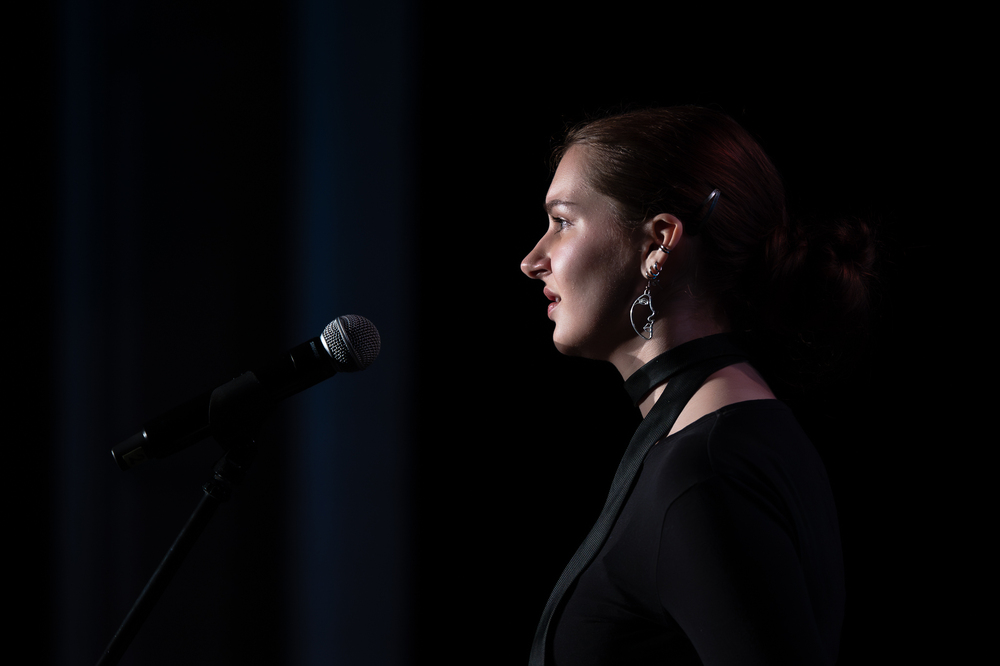 Gala finałowa XI edycji ogólnopolskiego konkursu recytatorskiego „W kręgu poezji i prozy lagrowej więźniarek KL Ravensbrück“ im. Wandy Półtawskiej – Ruda Śląska, 9 kwietnia 2025. Fot.: IPN Krzysztof Łojko