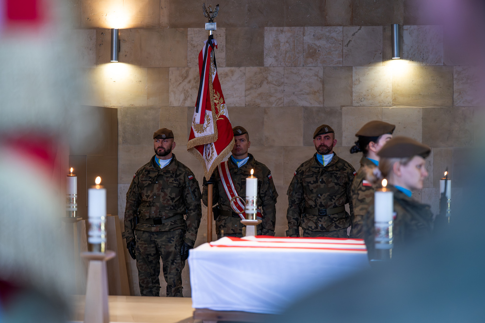Uroczystość pogrzebowa Władysława Januszewskiego, Edmunda Kasprzyka oraz Henryka Skałeckiego, żołnierzy podziemia niepodległościowego w Katowicach. Fot.: IPN Krzysztof Łojko