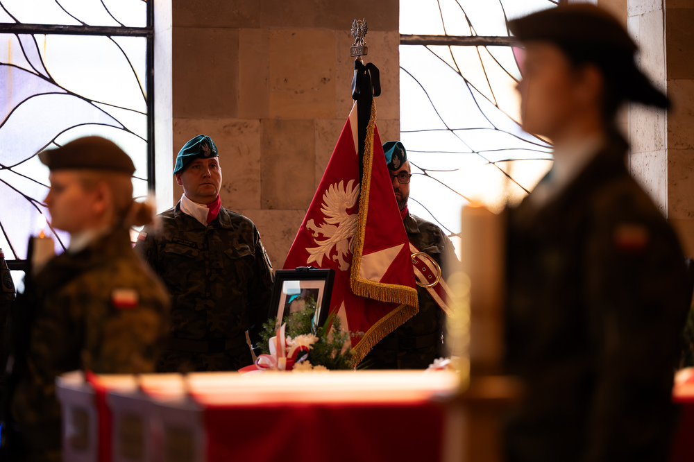 Uroczystość pogrzebowa Władysława Januszewskiego, Edmunda Kasprzyka oraz Henryka Skałeckiego, żołnierzy podziemia niepodległościowego w Katowicach. Fot.: IPN Krzysztof Łojko