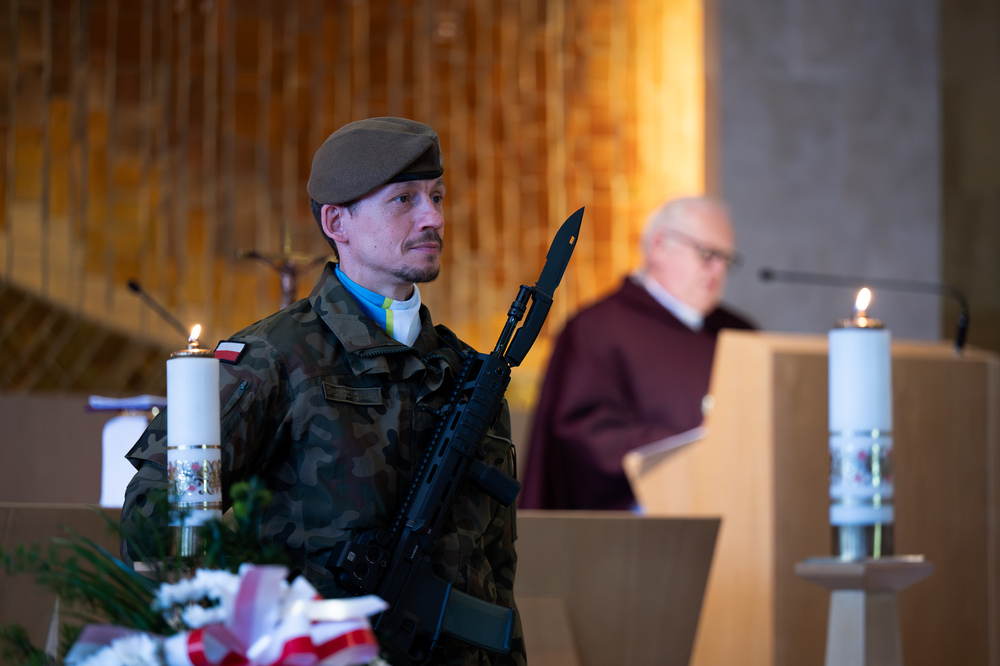 Uroczystość pogrzebowa Władysława Januszewskiego, Edmunda Kasprzyka oraz Henryka Skałeckiego, żołnierzy podziemia niepodległościowego w Katowicach. Fot.: IPN Krzysztof Łojko