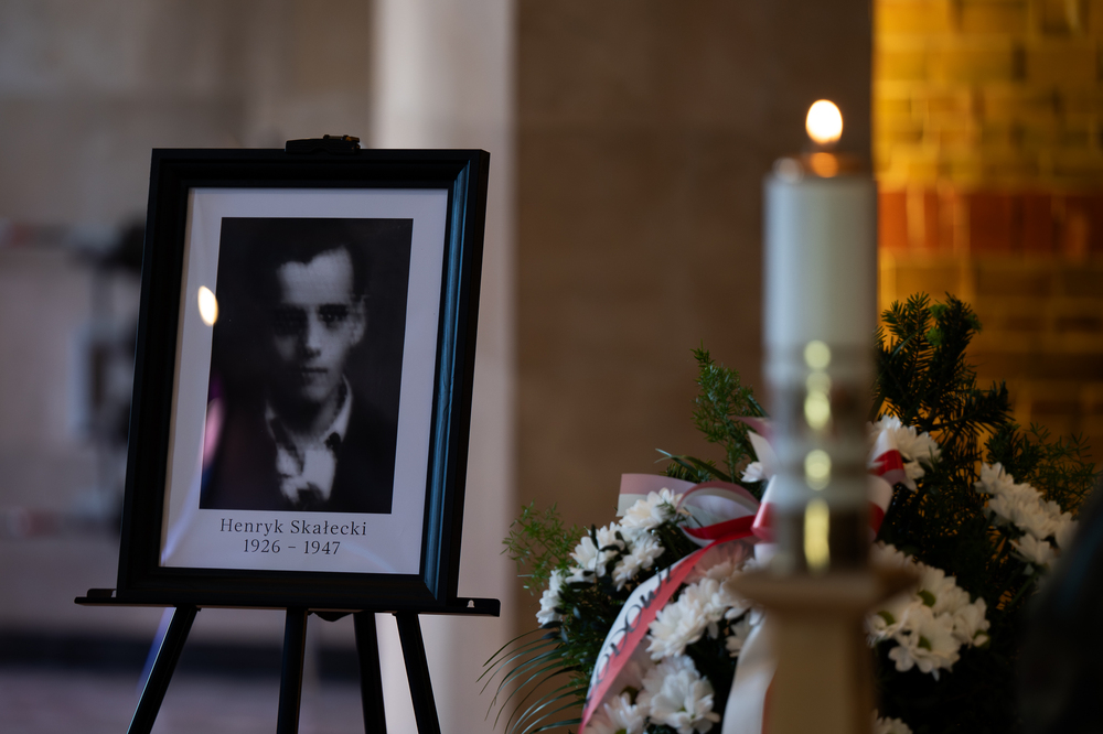 Uroczystość pogrzebowa Władysława Januszewskiego, Edmunda Kasprzyka oraz Henryka Skałeckiego, żołnierzy podziemia niepodległościowego w Katowicach. Fot.: IPN Krzysztof Łojko