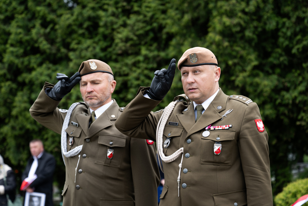 Uroczystość pogrzebowa Władysława Januszewskiego, Edmunda Kasprzyka oraz Henryka Skałeckiego, żołnierzy podziemia niepodległościowego w Katowicach. Fot.: IPN Krzysztof Łojko