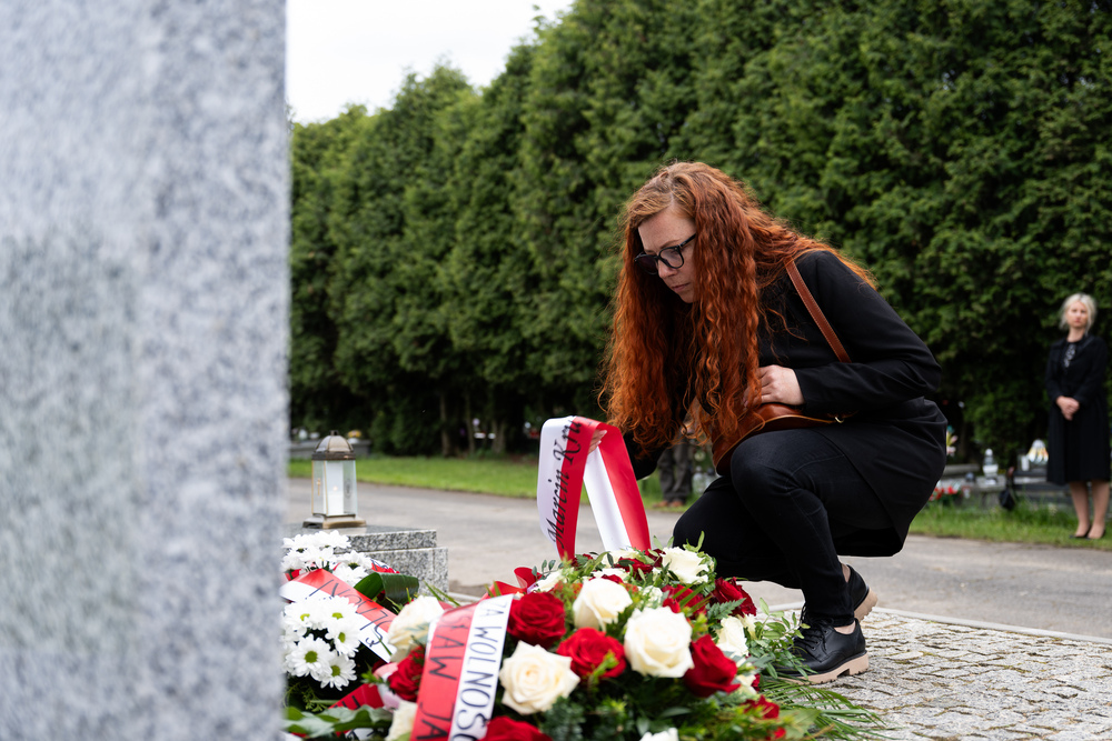 Uroczystość pogrzebowa Władysława Januszewskiego, Edmunda Kasprzyka oraz Henryka Skałeckiego, żołnierzy podziemia niepodległościowego w Katowicach. Fot.: IPN Krzysztof Łojko