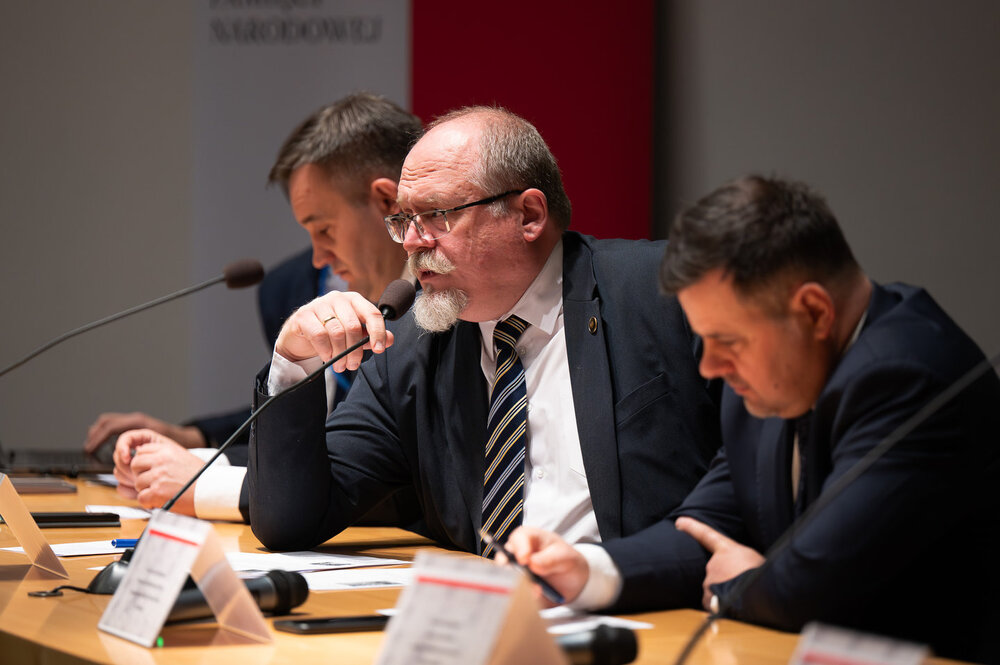 „Krajobraz powstańczy na polskich cmentarzach. Studium przypadków grobów powstańców ujętych w ewidencji grobów weteranów walk o wolność i niepodległość Polski”. Fot.: IPN Krzysztof Łojko