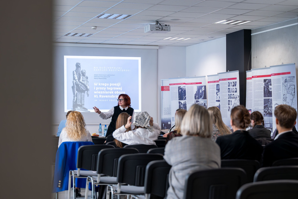 „W kręgu poezji i prozy lagrowej więźniarek KL Ravensbrück im. Wandy Półtawskiej”. Fot.: IPN Krzysztof Łojko