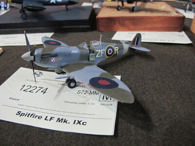 Model Tomasza Urbana Spitfire LF MK IX c.