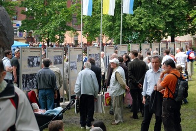 Prezentacja wystawy o pielgrzymkach stanowych do Piekar Śląskich w 2010 r.