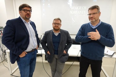 Autorzy albumu o W. Korfantym: dr Sebastian Rosenbaum, dr Mirosław Węcki i dr hab. Grzegorz Bębnik.