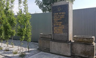 Pomnik wniesiony dla uczczenia pamięci zamordowanych przez hitlerowców więźniów podobozu „Tschechowitz II” KL Auschwitz.
