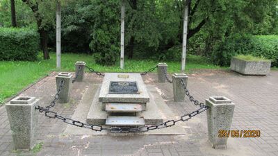 Pomnik poświęcony mieszkańcom Czeladzi, którzy stracili życie w czasie II wojny światowej, między innymi w obozach koncentracyjnych..
