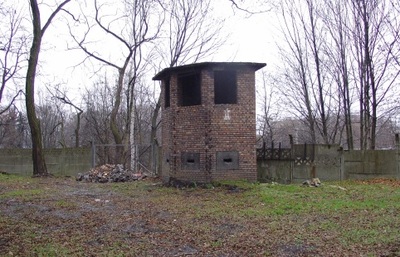 Wieże strażnicze i fragmenty ogrodzenia podobozu „Gleiwitz III” KL Auschwitz  w Gliwicach.