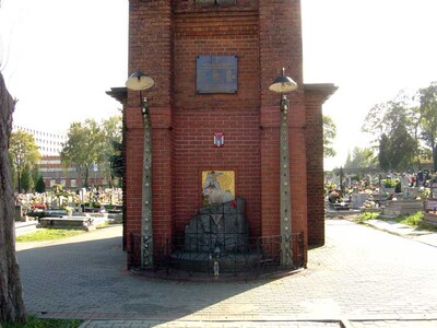Pomnik poświęcony więźniarkom i więźniom politycznym oraz wszystkich zamordowanym, zmarłym w niemieckich więzieniach i obozach koncentracyjnych na terenie Europy w latach II wojny światowej.