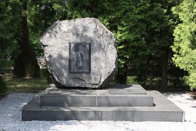 Tablica informująca, że na terenie Huty im. E. Cedlera w Sosnowcu w latach 1944-45 mieścił się podobóz „Sosnowitz II” KL Auschwitz.