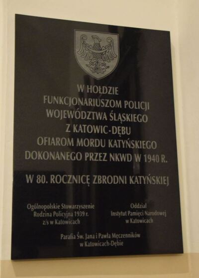Tablica upamiętniająca śląskich policjantów II Rzeczypospolitej Polskiej z Katowic-Dębu, ofiary Zbrodni Katyńskiej.