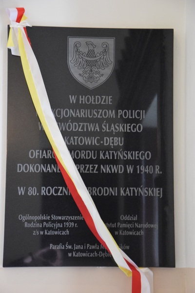 21 czerwca 2020 r. została odsłonięta tablica upamiętniająca śląskich policjantów II Rzeczypospolitej Polskiej z Katowic-Dębu, ofiary Zbrodni Katyńskiej.
