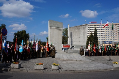 Pomnik  &amp;quot;Porozumienie Jastrzębskiego&amp;quot; w Jastrzębiu-Zdroju (zdjęcie archiwalne).