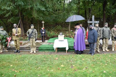 Pogrzeb żołnierza 7. Dywizji Piechoty w Złotym Potoku.