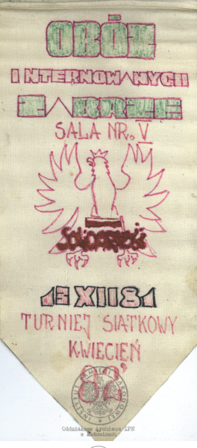 Proporczyk z turnieju siatkówki z obozu internowanych w Zabrzu-Zaborzu (AIPN Ka 430/130, k. 2).
