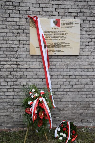Odsłonięcie tablicy upamiętniającej Grupę Ładosia (Grupę Berneńską) w Będzinie.