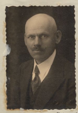Juliusz Cichoń - zdjęcie z dokumentacji odznaczeniowej z zasobu Wojskowego Biura Historycznego.