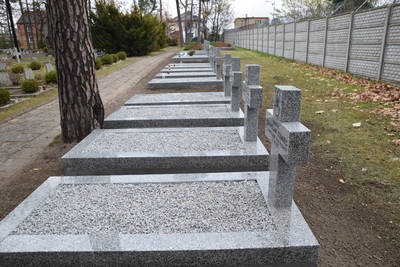 W Lublińcu wyremontowano ze środków Oddziałowego Biura Upamiętniania Walk i Męczeństwa IPN w Katowicach 17 grobów żołnierzy Wojska Polskiego.