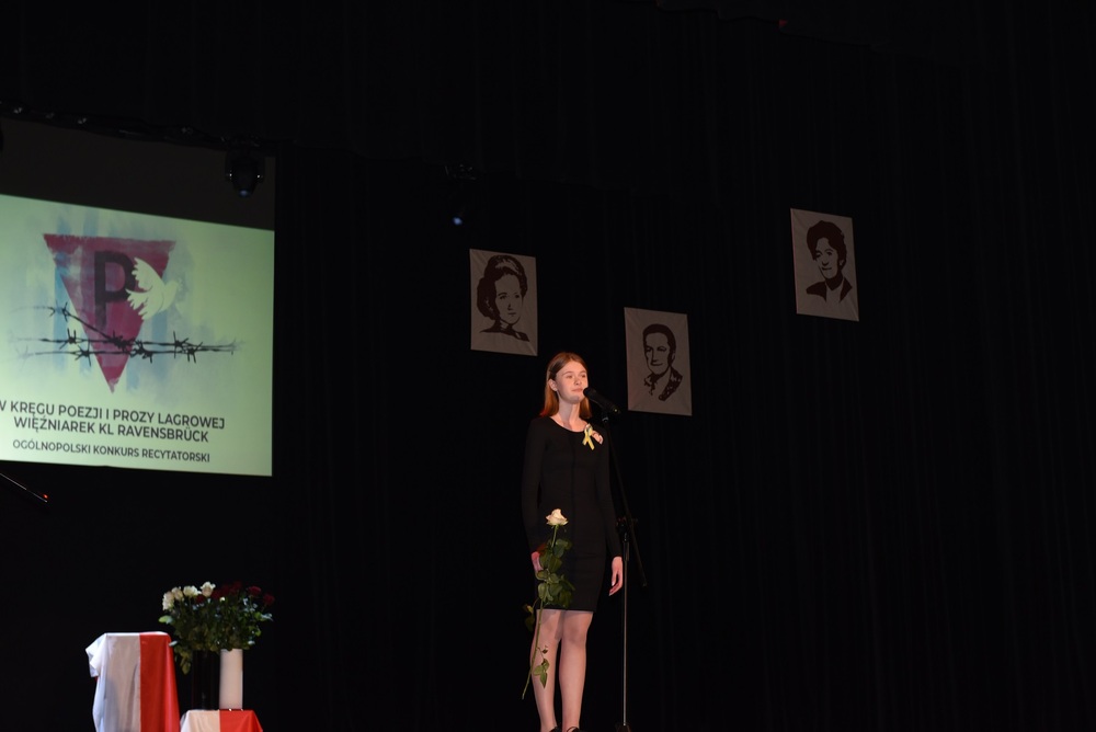 VIII edycja ogólnopolskiego konkursu recytatorskiego „W kręgu poezji i prozy lagrowej więźniarek KL Ravensbrück”. Fot. M. Kobylańska