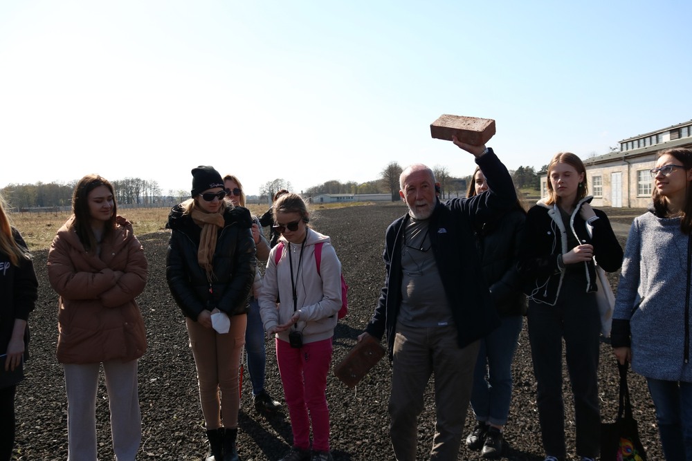 Doświadczenie z cegłą - prowadzi Michał Neumann (Miejsce Pamięci i Przestrogi Ravensbrück).