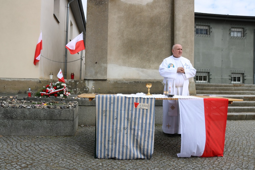 Msza święta pod Totengangiem (Miejsce Pamięci i Przestrogi Ravensbrück).