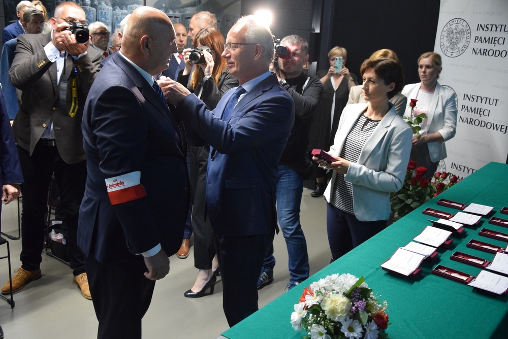 Uroczystość wręczenia Krzyży Wolności i Solidarności w Katowicach. Fot. Tomasz Marszałek/IPN