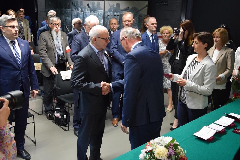 Uroczystość wręczenia Krzyży Wolności i Solidarności w Katowicach. Fot. Tomasz Marszałek/IPN