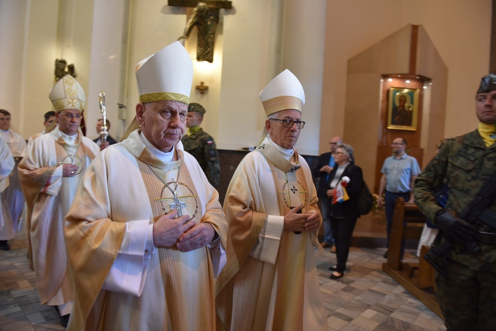 Msza Święta Pontyfikalna w Archikatedrze Chrystusa Króla pod przewodnictwem abp. Wojciecha Polaka, Prymasa Polski. Fot. K. Liszka, M. Kobylańska/IPN