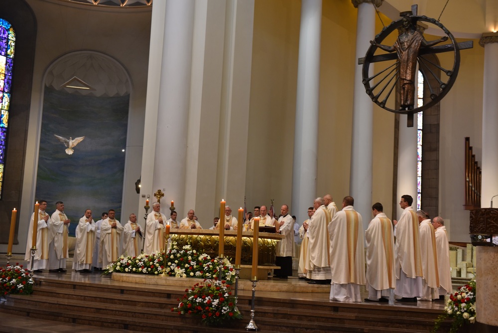 Msza Święta Pontyfikalna w Archikatedrze Chrystusa Króla pod przewodnictwem abp. Wojciecha Polaka, Prymasa Polski. Fot. K. Liszka, M. Kobylańska/IPN