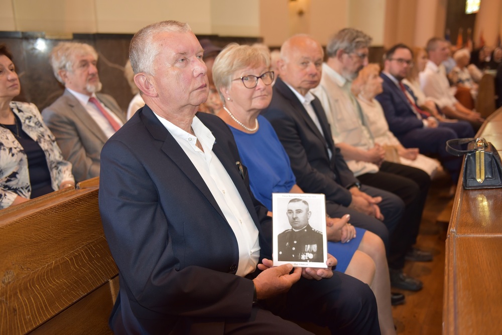 Msza Święta Pontyfikalna w Archikatedrze Chrystusa Króla pod przewodnictwem abp. Wojciecha Polaka, Prymasa Polski. Fot. K. Liszka, M. Kobylańska/IPN