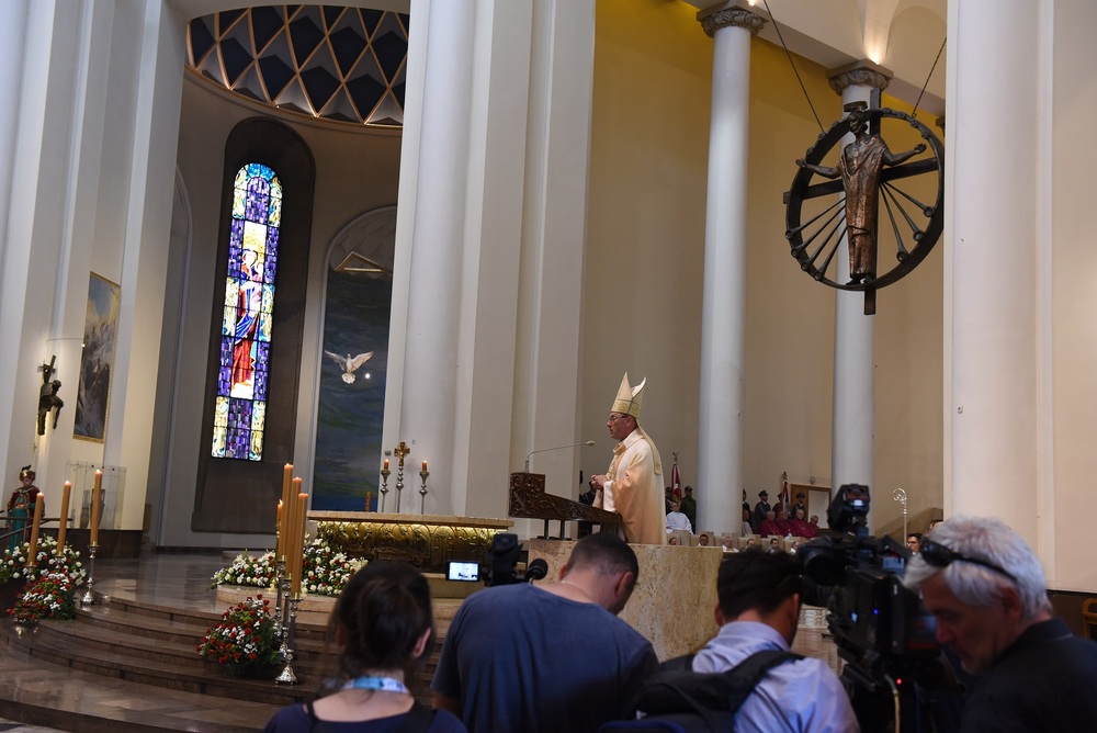 Msza Święta Pontyfikalna w Archikatedrze Chrystusa Króla pod przewodnictwem abp. Wojciecha Polaka, Prymasa Polski. Fot. K. Liszka, M. Kobylańska/IPN