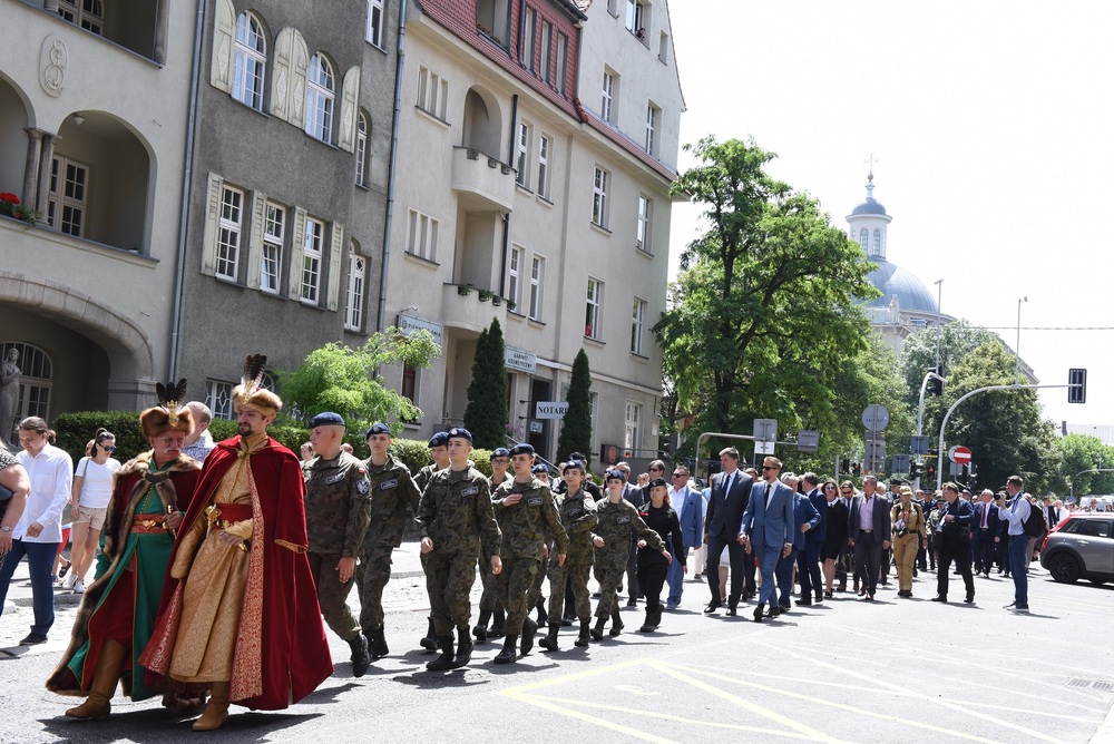 Przemarsz z Archikatedry Chrystusa Króla na katowicki Rynek. Fot. M. Kobylańska