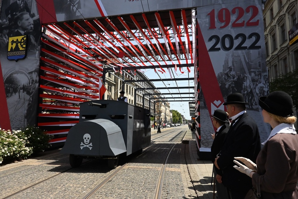 Inscenizacja wkroczenia Wojska Polskiego do Katowic. Fot. K. Liszka, M. Kobylańska/IPN