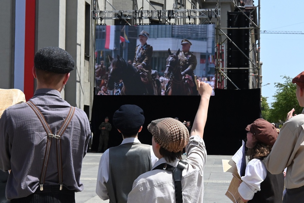Inscenizacja wkroczenia Wojska Polskiego do Katowic. Fot. K. Liszka, M. Kobylańska/IPN