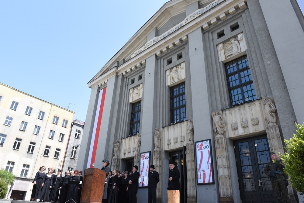 W południe na katowickim Rynku odbyła się inscenizacja wkroczenia Wojska Polskiego do Katowic oraz odsłonięcie tablicy pamiątkowej.  Fot. K. Liszka, M. Kobylańska/IPN
