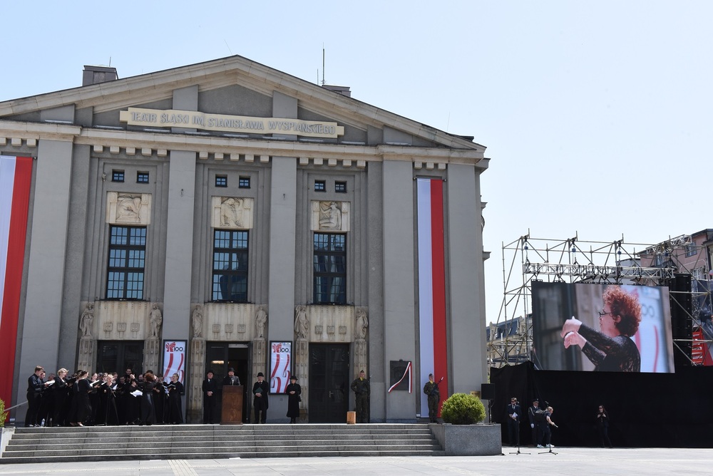W południe na katowickim Rynku odbyła się inscenizacja wkroczenia Wojska Polskiego do Katowic oraz odsłonięcie tablicy pamiątkowej.  Fot. K. Liszka, M. Kobylańska/IPN