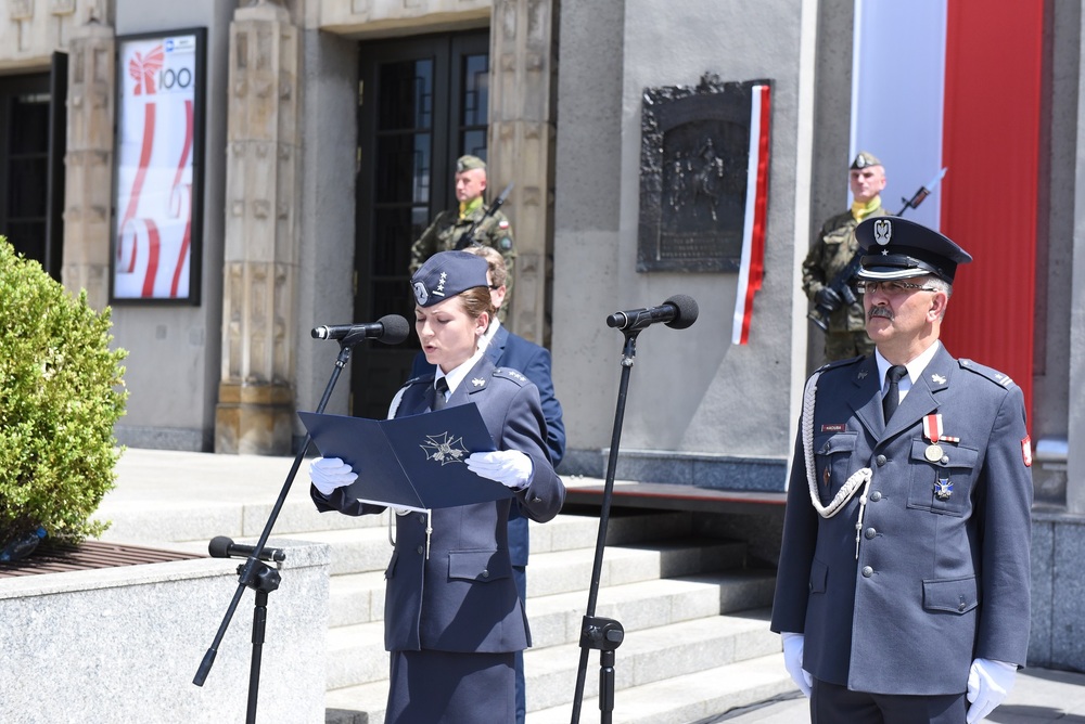 W południe na katowickim Rynku odbyła się inscenizacja wkroczenia Wojska Polskiego do Katowic oraz odsłonięcie tablicy pamiątkowej.  Fot. K. Liszka, M. Kobylańska/IPN