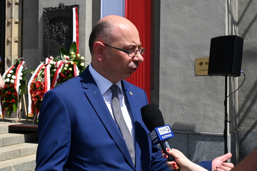 W południe na katowickim Rynku odbyła się inscenizacja wkroczenia Wojska Polskiego do Katowic oraz odsłonięcie tablicy pamiątkowej.  Fot. K. Liszka, M. Kobylańska/IPN