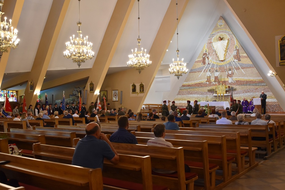 Uroczystość pogrzebowa śp. Jana Ficka, żołnierza VII Śląskiego Okręgu NSZ. Fot. Krzysztof Łojko/IPN