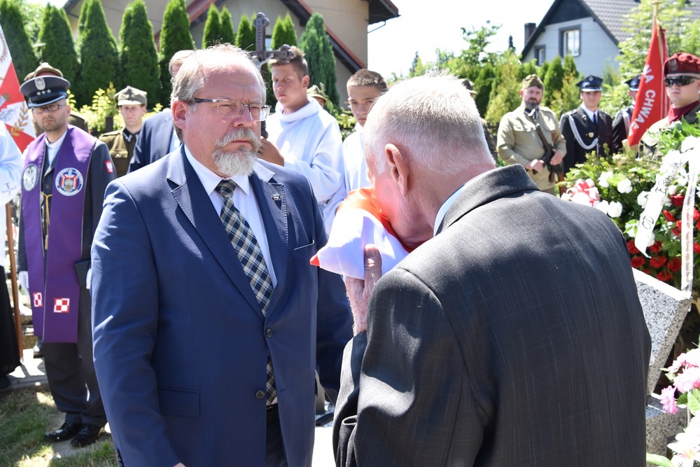 Uroczystość pogrzebowa śp. Jana Ficka, żołnierza VII Śląskiego Okręgu NSZ. Fot. Krzysztof Łojko/IPN