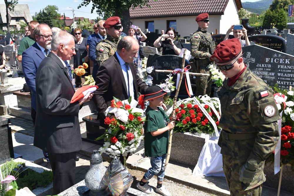 Uroczystość pogrzebowa śp. Jana Ficka, żołnierza VII Śląskiego Okręgu NSZ. Fot. Krzysztof Łojko/IPN