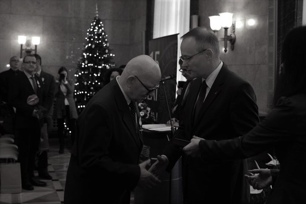 16 grudnia 2015 r. w Katowicach został odznaczony Krzyżem Wolności i Solidarności przez prezesa IPN dr. Łukasza Kamińskiego.