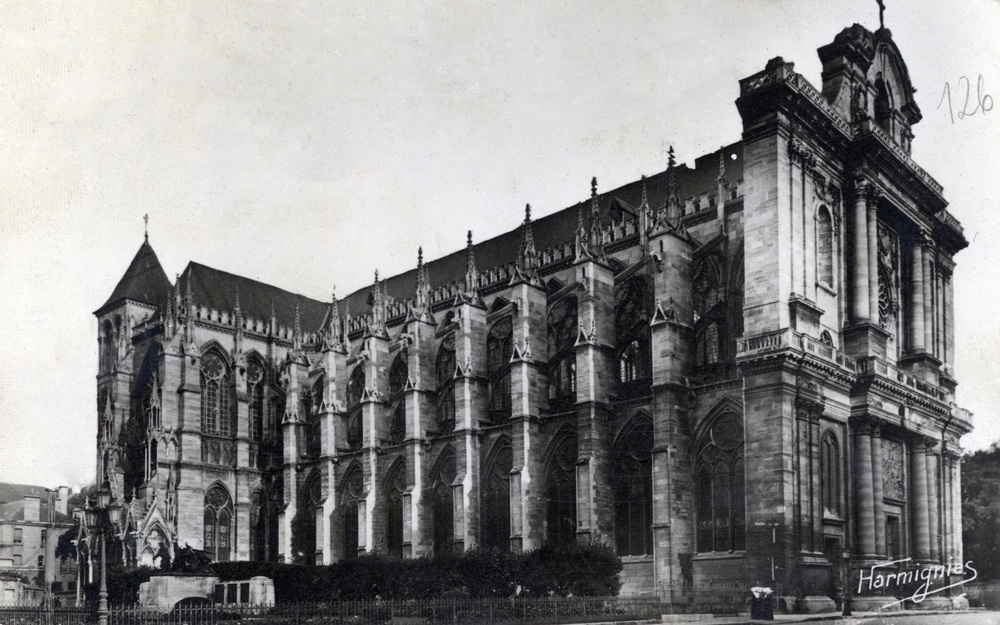 Châlons-sur-Marne (obecnie Châlons-en-Champagne), widok na katedrę, 1947 r. (wyd. Editions E. Harmignies, Paryż; IPN Ka 04/531, t. 3)