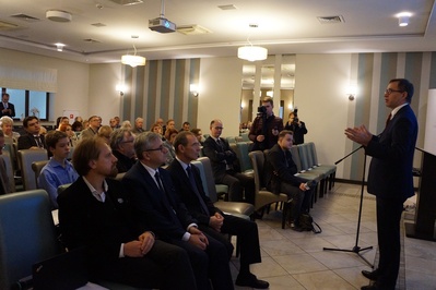 Uroczyste otwarcie konferencji z udziałem dr. Jarosława Szarka, prezesa IPN.