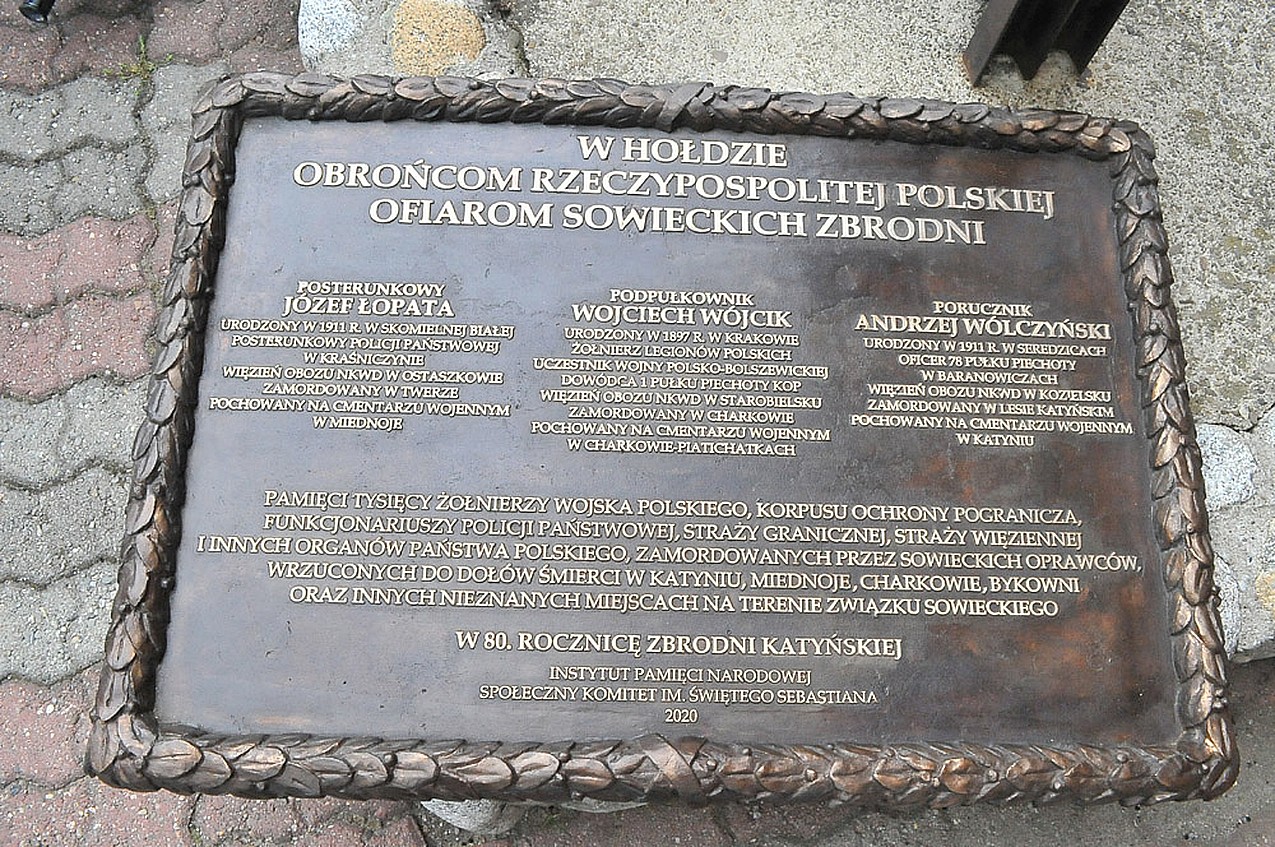 Tablica ofiar zbrodni katyńskiej w Skomielnej Białej. Fot. Andrzej Masłowski